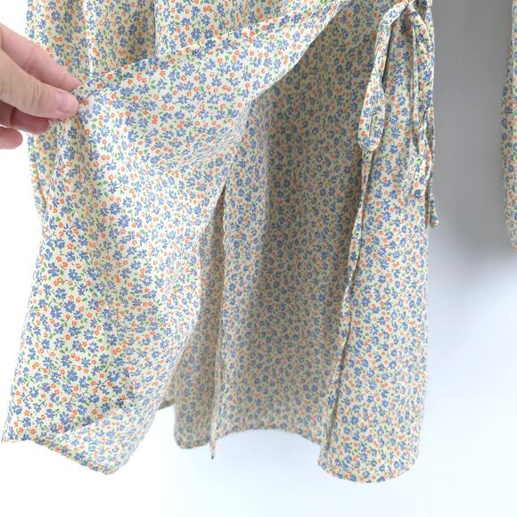 Glamorous ASOS Cream V Neck Tea Micro Floral Print Wrap-Tie Waist Mini Dress 4 - Picture 7 of 13